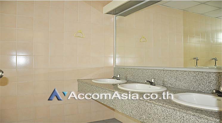 10  Office Space For Rent in Silom ,Bangkok BTS Surasak at Vorawat Building AA10943